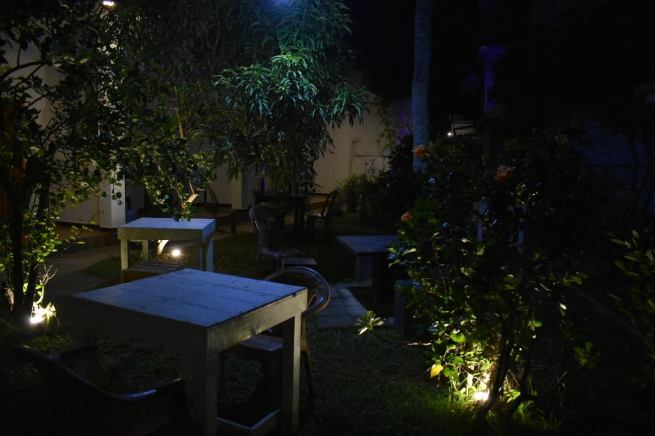 Aroma Guest House Mirissa Exteriör bild